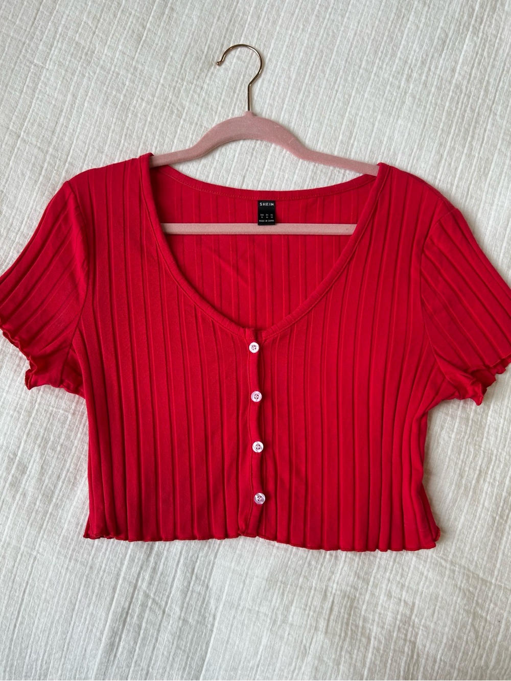 EUC SHEIN Cherry Red Cropped Button Front Ribbed V Neck Tee 🍒🌹Size XL